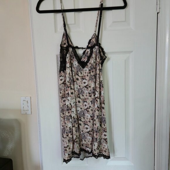 Victoria Secret Lace Sleepwear Size M - Picture 4 of 7